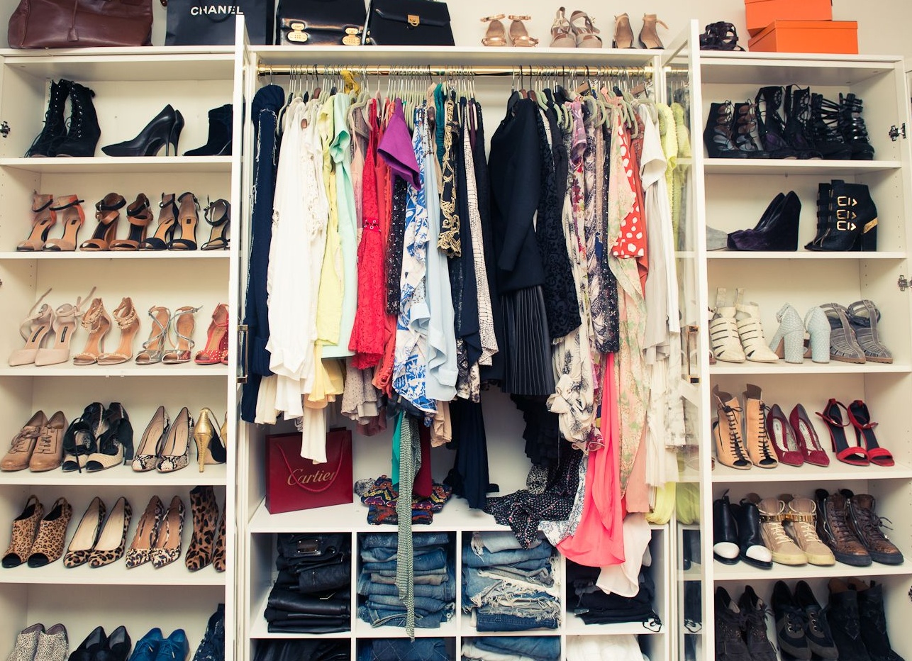 5 цветов одежды, которые лучше избегать у лица. Раскрываем секреты.